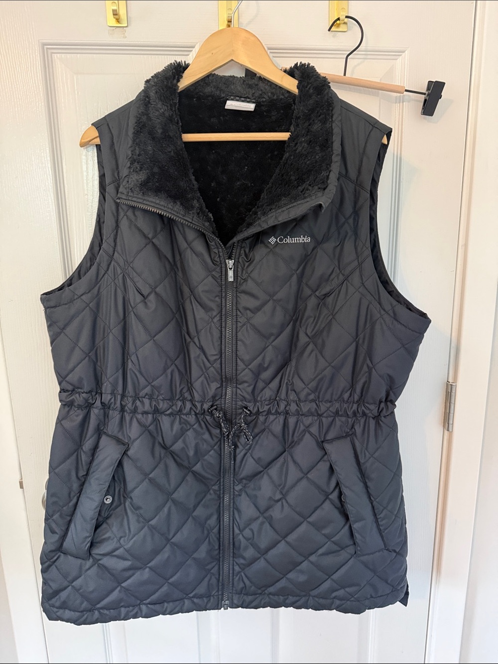 Columbia Quilted Black Sleeveless Vest with Faux-Fur Collar
